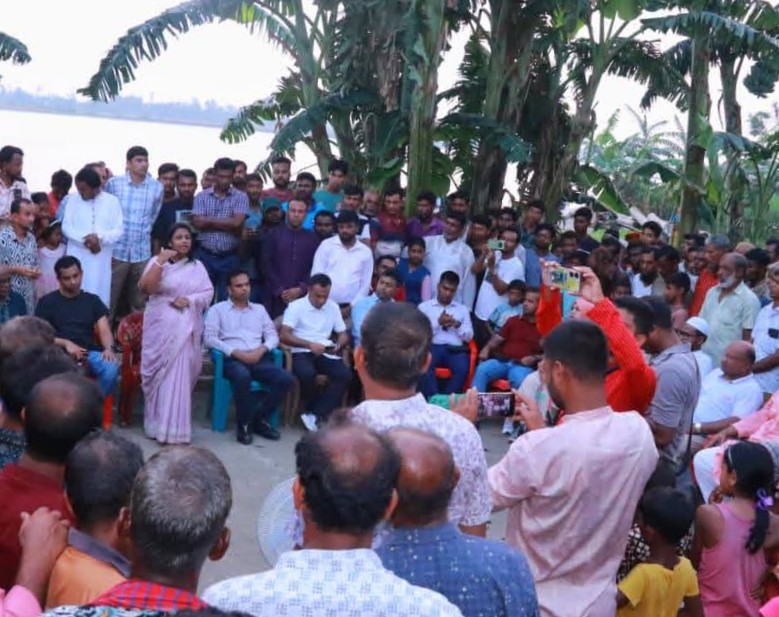 দুর্যোগে-দুর্ভোগে মানুষের পাশে জেলা প্রশাসক অন্নপূর্ণা দেবনাথ। ভূরুঙ্গামারী পরিদর্শনে জনমনে স্বস্তি ও আশার সঞ্চার।