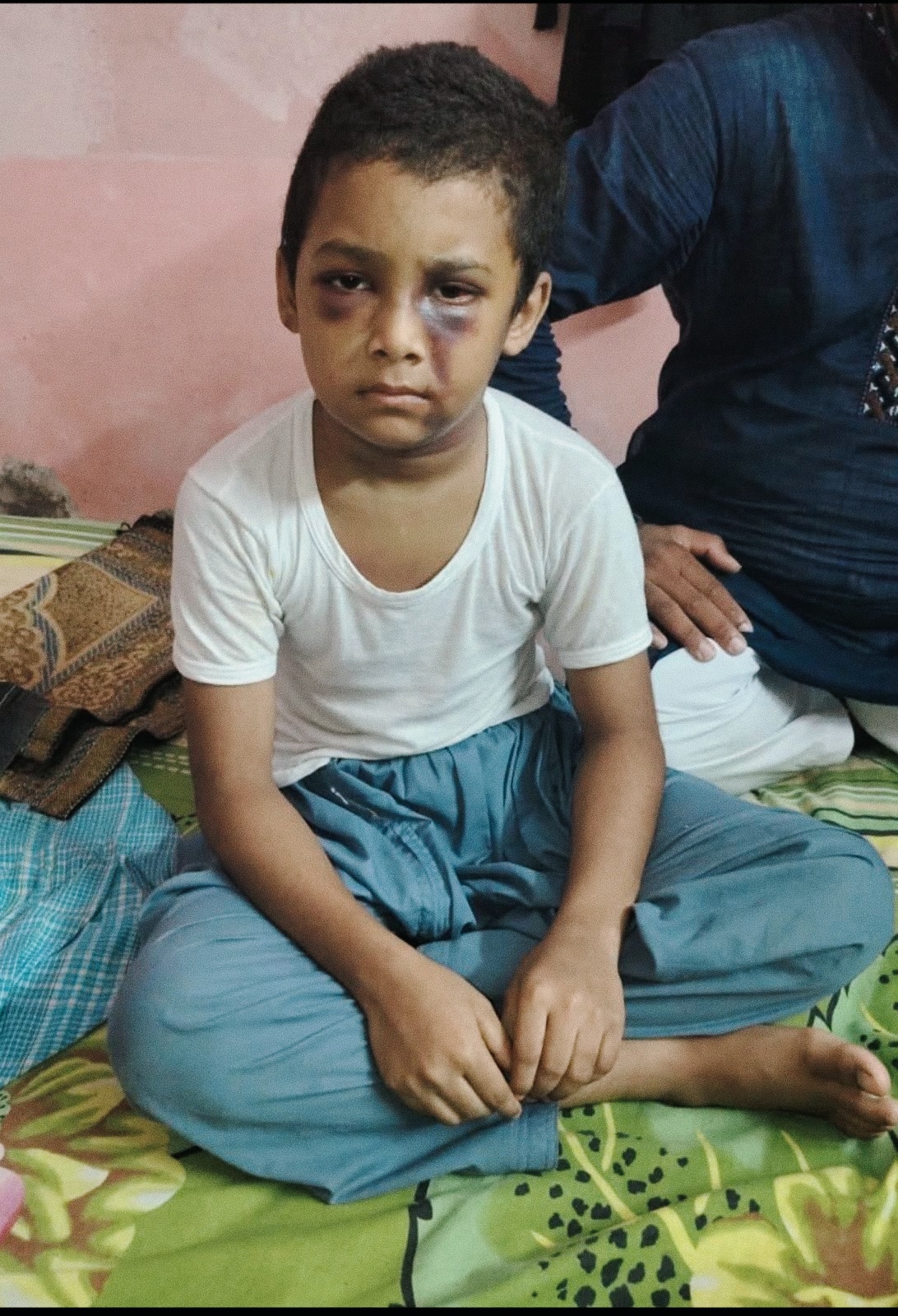 খুলনায় ৮ বছরের শিশু শিক্ষার্থীকে নির্যাতনের অভিযোগ, ঘটনাটি ধামাচাপার চেষ্টা নিয়ে প্রশ্ন
