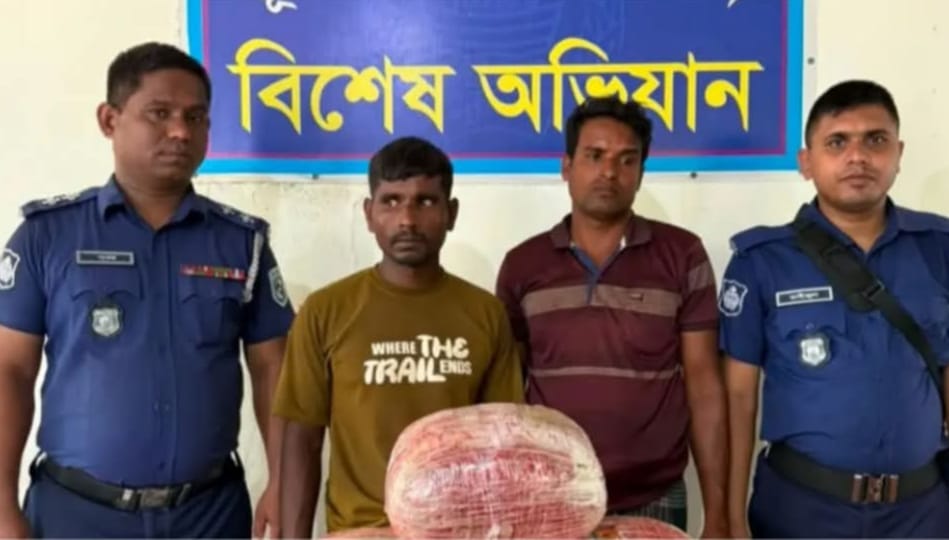 ভুরুঙ্গামারীতে ভ্যানের সিটের নিচে ১৪ কেজি ভারতীয় গাঁজা, আটক ২
