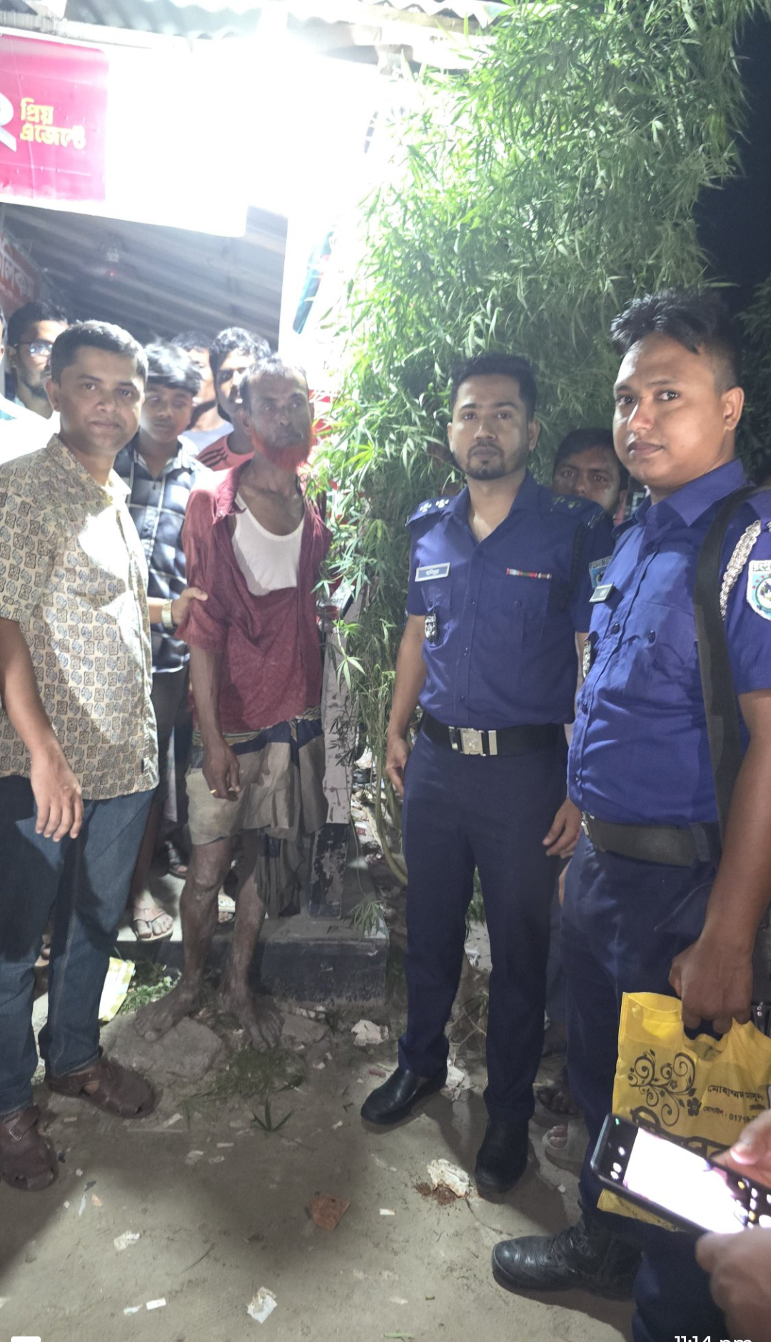 ভূরুঙ্গামারীতে পুলিশ-বিজিবির যৌথ অভিযানে ১৫ ফুট গাঁজা গাছসহ কুখ্যাত মাদক কারবারি আটক