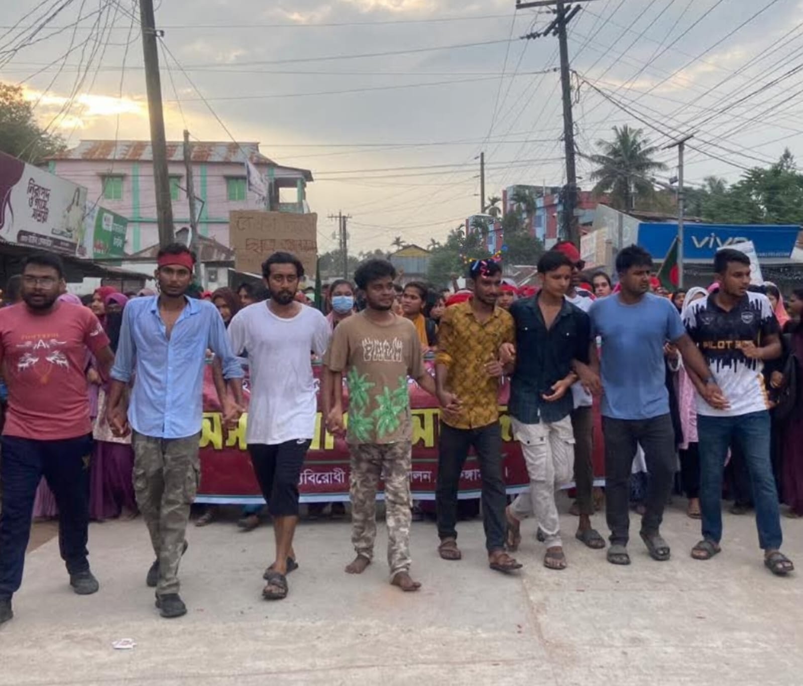 ভূরুঙ্গামারীতে ‘জুলাই যোদ্ধা’ তালিকায় ব্যাপক অনিয়মের অভিযোগঃ ক্ষুব্ধ বঞ্চিত আন্দোলনকারীরা।