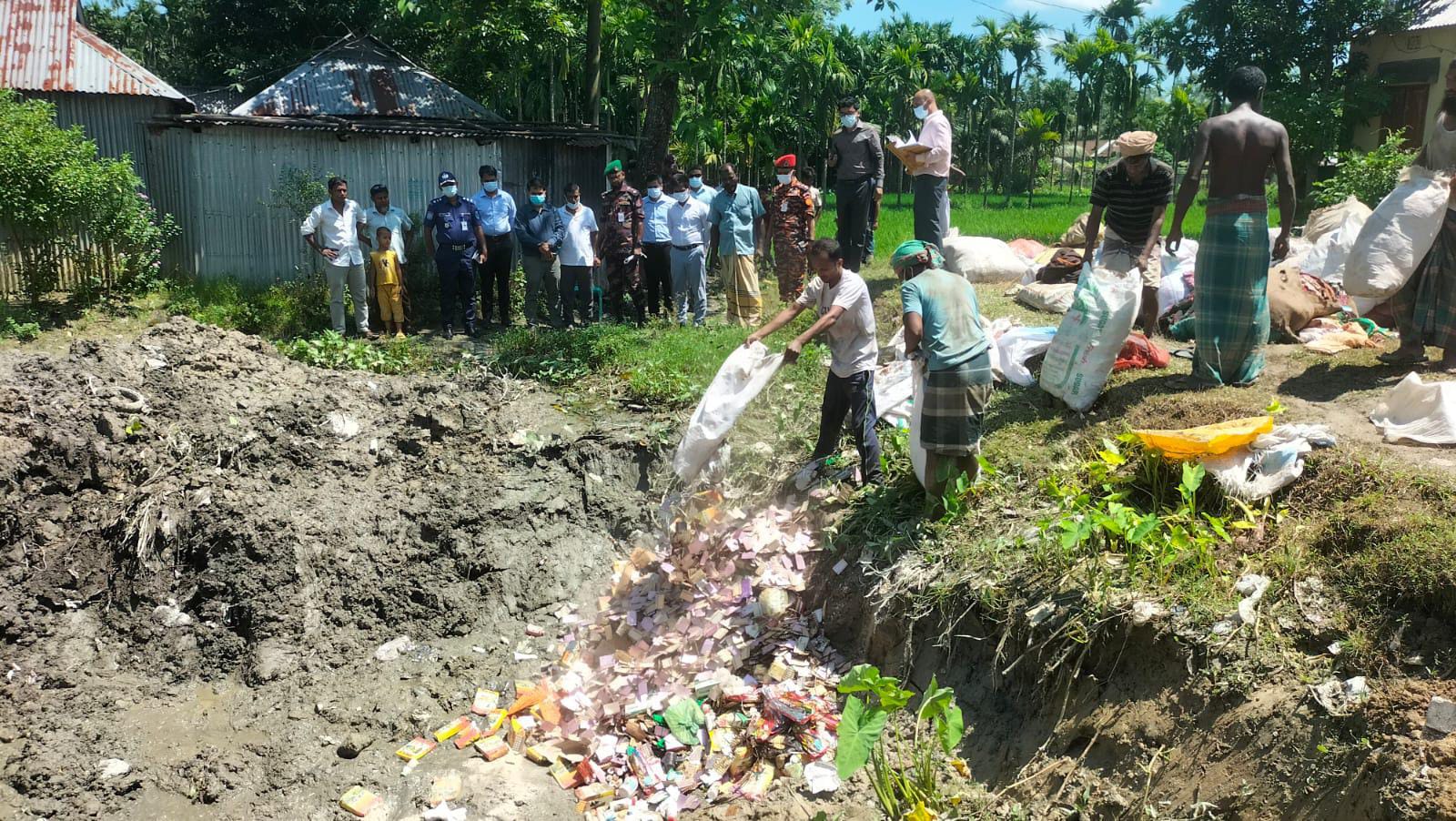 ভূরুঙ্গামারীতে ২৩ লাখ টাকার বাজেয়াপ্ত ও মেয়াদোত্তীর্ণ পণ্য ধ্বংস