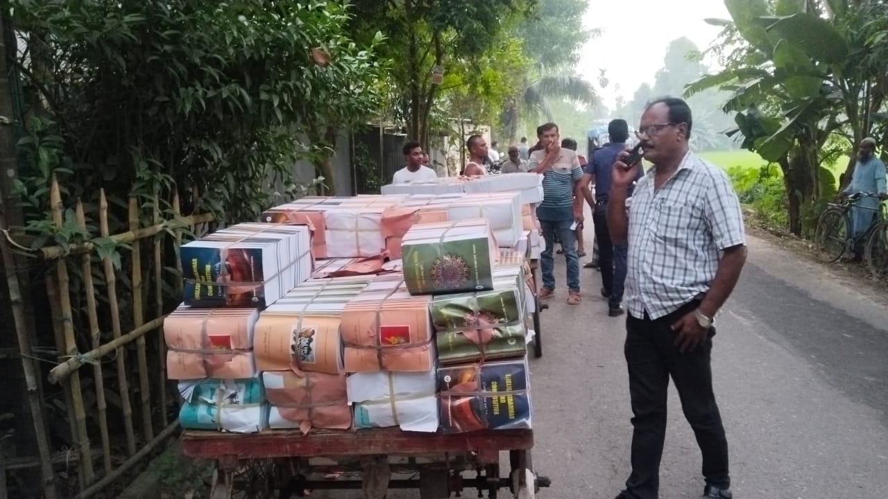 ‎টাঙ্গাইলের মধুপুরে বিনামূল্যের বিতরণযোগ্য পাঠ্য বই আটক, গ্রেফতার ১, থানায় মামলা